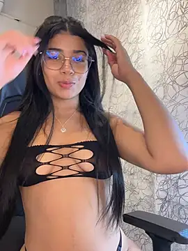 Jazminn 01 online show from 10, 7, 2026