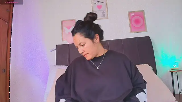 samm curvy online show from 15, 7, 2026
