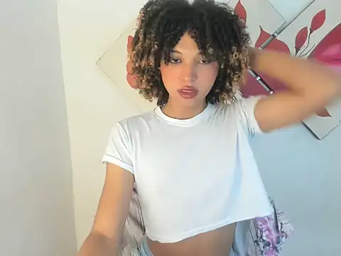 Snapshot of Elianisbigcock chatting on 28, 7, 2026 Elianisbigcock online show from 28, 7, 2026