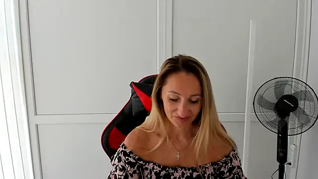 LilyDreamm online show from 26, 6, 2026