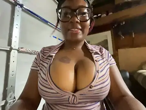 bighettobooty online show from 23, 7, 2026