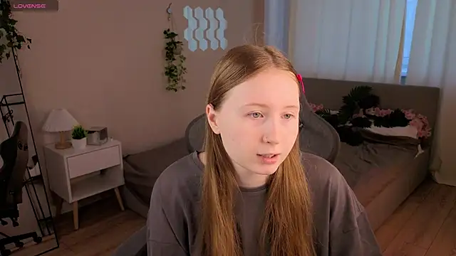 Snapshot of LiliTiny chatting on 5, 7, 2026 LiliTiny online show from 5, 7, 2026