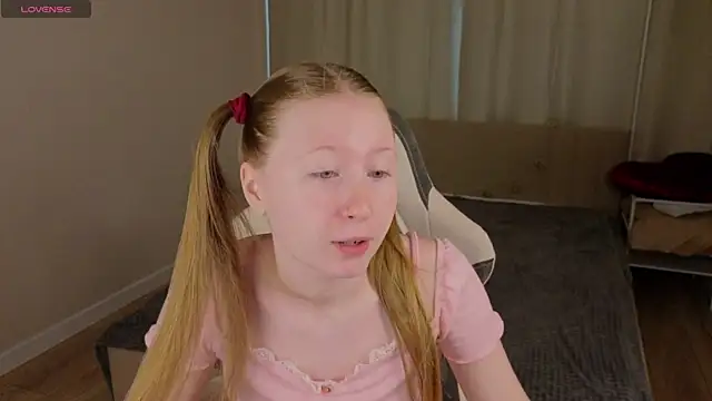 Snapshot of LiliTiny chatting on 11, 7, 2026 LiliTiny online show from 11, 7, 2026