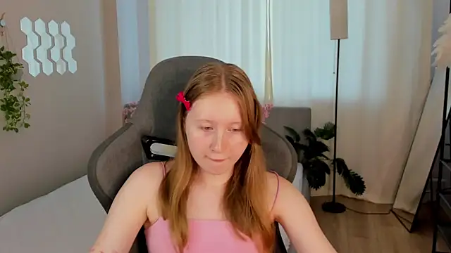 Snapshot of LiliTiny chatting on 2, 8, 2026 LiliTiny online show from 2, 8, 2026