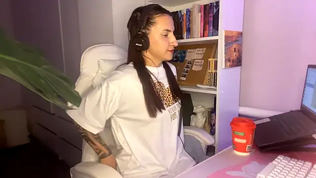 Monica Cutersseys online show from 19, 6, 2026