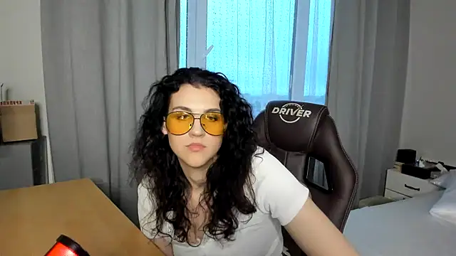 Avelinatt online show from 21, 7, 2026
