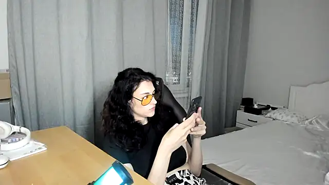 Avelinatt online show from 24, 7, 2026