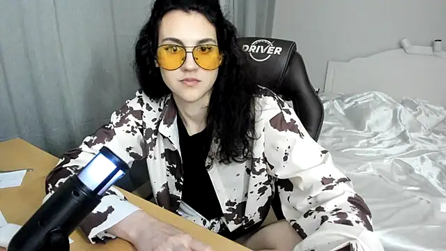 Avelinatt online show from 28, 7, 2026