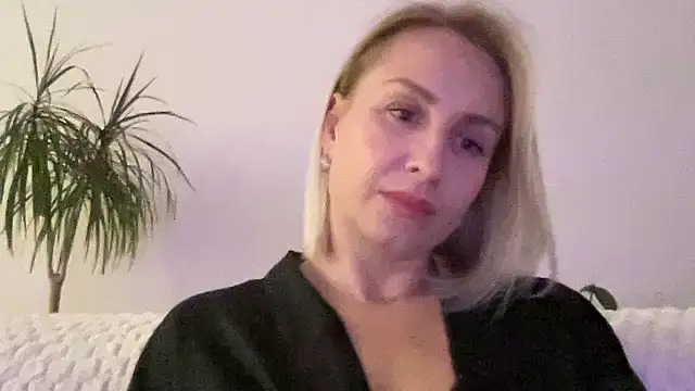 Snapshot of Delissaxx chatting on 22, 6, 2026 Delissaxx online show from 22, 6, 2026