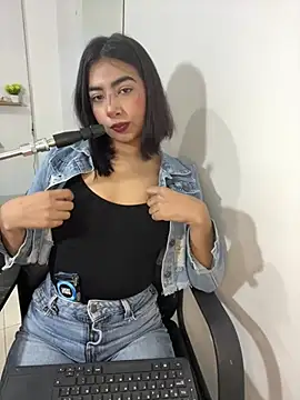 Snapshot of cherry_skinnyy_ chatting on 4, 8, 2026 cherry skinnyy online show from 4, 8, 2026