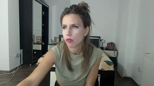 Snapshot of DedeSibel chatting on 24, 1, 2025 DedeSibel online show from 24, 1, 2025