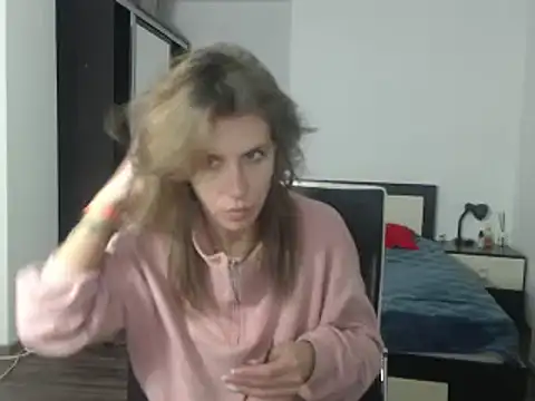 Snapshot of DedeSibel chatting on 19, 2, 2025 DedeSibel online show from 19, 2, 2025