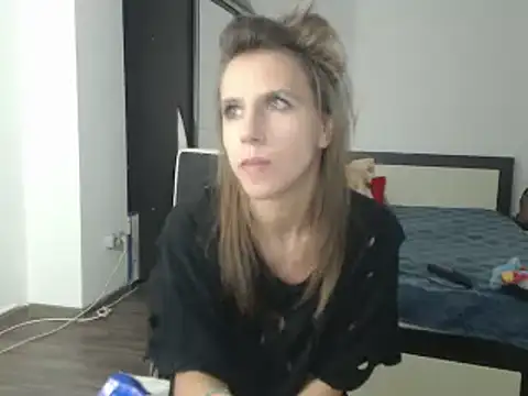 Snapshot of DedeSibel chatting on 22, 2, 2025 DedeSibel online show from 22, 2, 2025