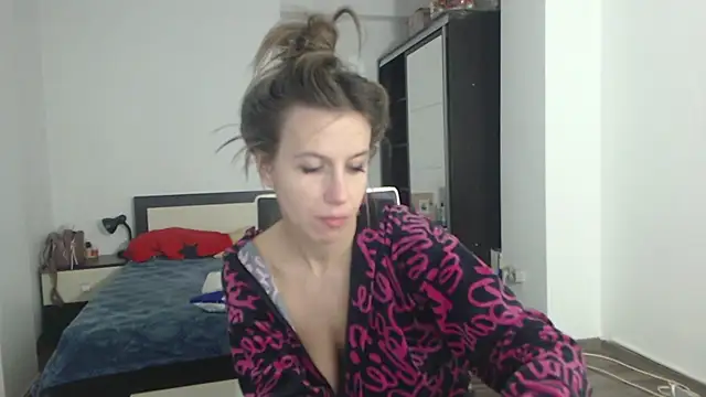 Snapshot of DedeSibel chatting on 25, 2, 2025 DedeSibel online show from 25, 2, 2025