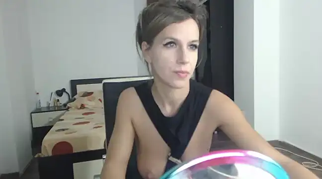 Snapshot of DedeSibel chatting on 14, 3, 2025 DedeSibel online show from 14, 3, 2025