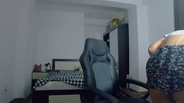 Snapshot of DedeSibel chatting on 5, 10, 2025 DedeSibel online show from 5, 10, 2025