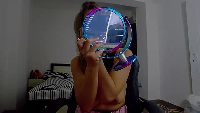 Snapshot of DedeSibel chatting on 23, 11, 2025 DedeSibel online show from 23, 11, 2025