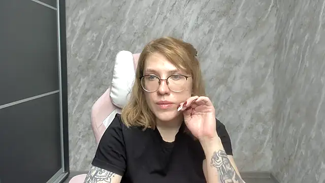 Reginasmilee online show from 24, 2, 2025