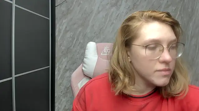 Reginasmilee online show from 25, 2, 2025