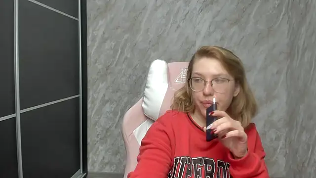 Reginasmilee online show from 26, 2, 2025