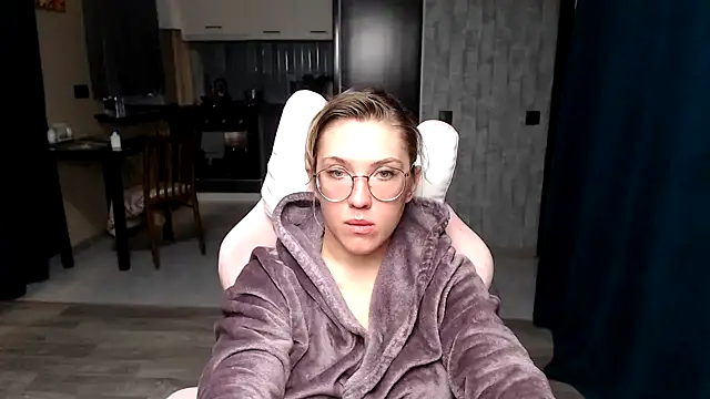 Reginasmilee online show from 29, 9, 2025