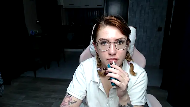 Reginasmilee online show from 11, 11, 2025