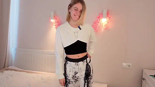 Snapshot of ChloeElise chatting on 23, 6, 2026 ChloeElise online show from 23, 6, 2026