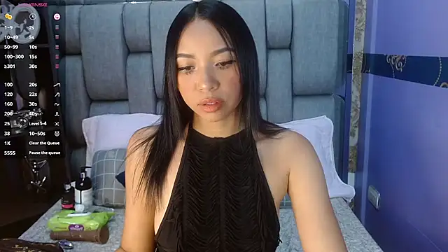 Aiuny Queens online show from 24, 7, 2026