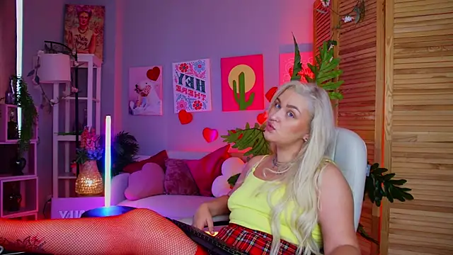 AmelieRowan online show from 18, 7, 2026