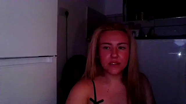 Snapshot of MaddyCherryX chatting on 2, 7, 2026 MaddyCherryX online show from 2, 7, 2026