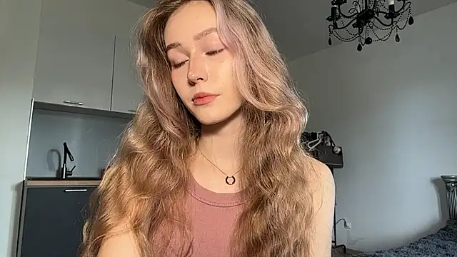 ShyandSkinnyAlice online show from 22, 7, 2026