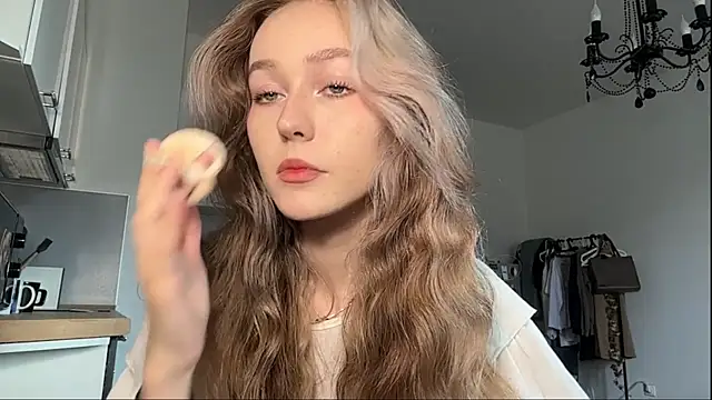 ShyandSkinnyAlice online show from 24, 7, 2026