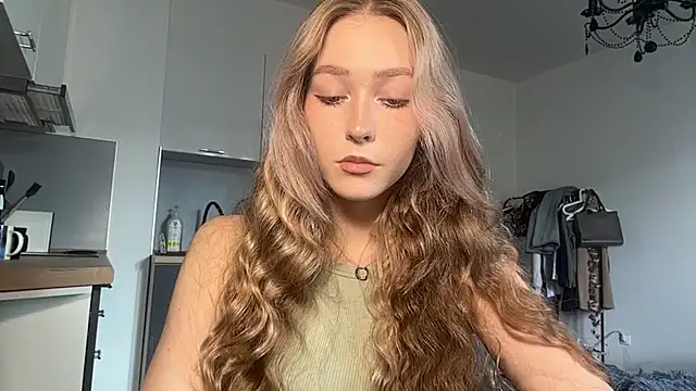 ShyandSkinnyAlice online show from 25, 7, 2026