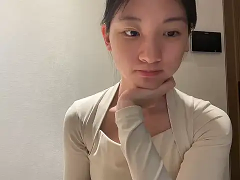 Snapshot of miumikkkki chatting on 8, 7, 2026 miumikkkki online show from 8, 7, 2026