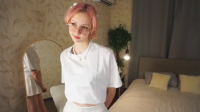 ErmelindaRottner online show from 15, 7, 2026