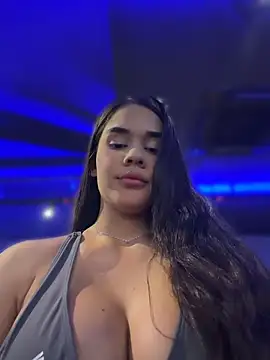 BellaLeclair  online show from 13, 7, 2026
