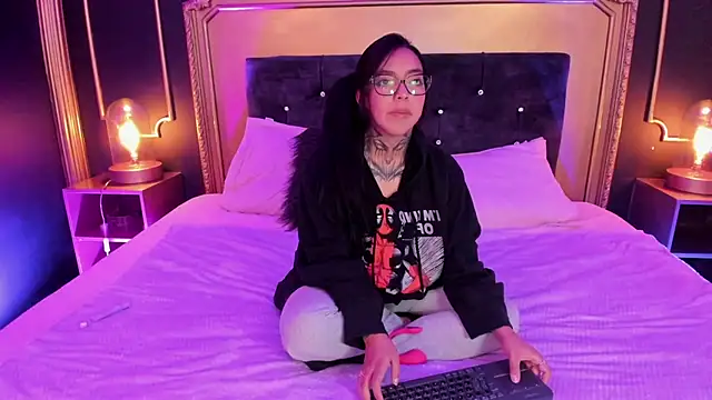 Gahia Thompson online show from 18, 7, 2026