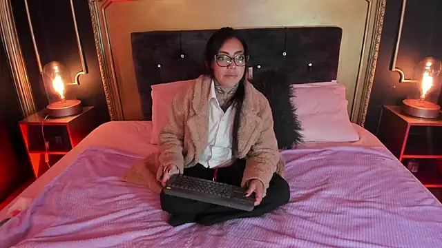 Gahia Thompson online show from 20, 7, 2026
