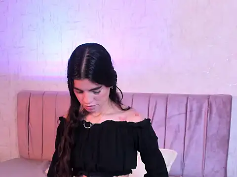 Mia Owensl online show from 26, 7, 2026