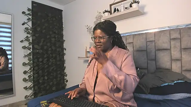 GIGI CAMPBEL online show from 28, 7, 2026