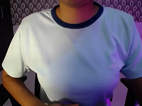Snapshot of kiaraa_01 chatting on 9, 7, 2026 kiaraa 01 online show from 9, 7, 2026
