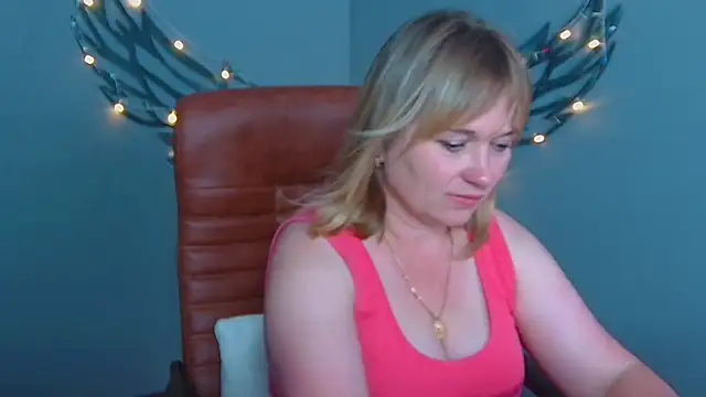 KiraSmiling online show from 20, 7, 2026