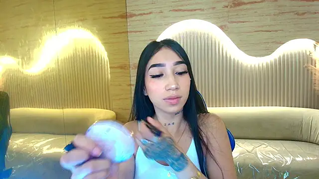 Chloe  r online show from 21, 7, 2026