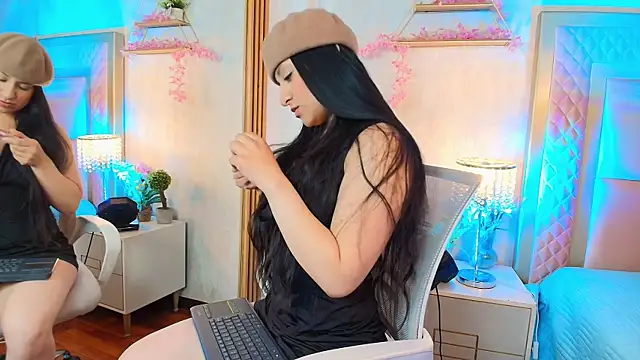 ElyThompson  online show from 29, 7, 2026