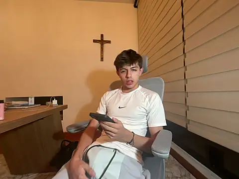 ItsJuanLuxxOficial online show from 30, 7, 2026