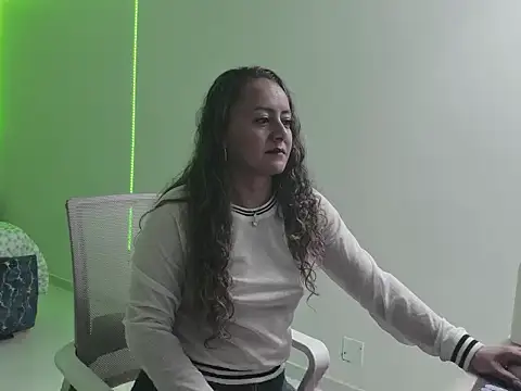 Cristalsexy25 online show from 23, 7, 2026