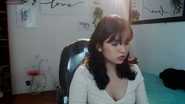 yurii petite online show from 17, 7, 2026