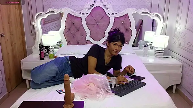 littlesweet18   online show from 19, 7, 2026