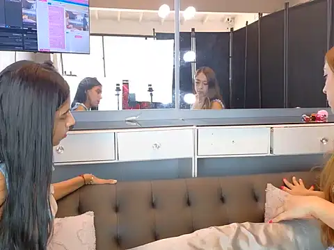 strawberrymia69 online show from 25, 7, 2026
