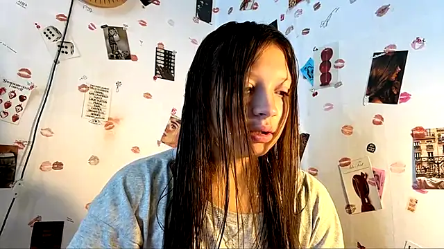 EvitaHibbets online show from 23, 7, 2026